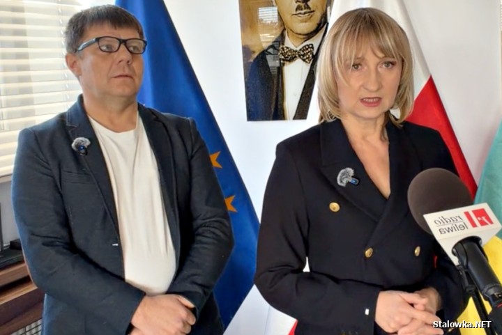 Po czterech minutach trwania konferencji do sali weszła jedna z urzędniczek, która dała jasno do zrozumienia, że radni nie mają zgody na wykorzystanie sali na potrzeby organizacji konferencji prasowej.