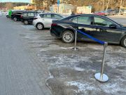 Miejsce parkingowe zarezerwowane dla nowego pełniącego obowiązki dyrektora Ambulatorium Michała Stachowa.