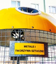 Zużyte igły, strzykawki, lancety nie są surowcami wtórnymi takimi jak plastik, czy metal i nie powinny trafiać do żółtych pojemników.