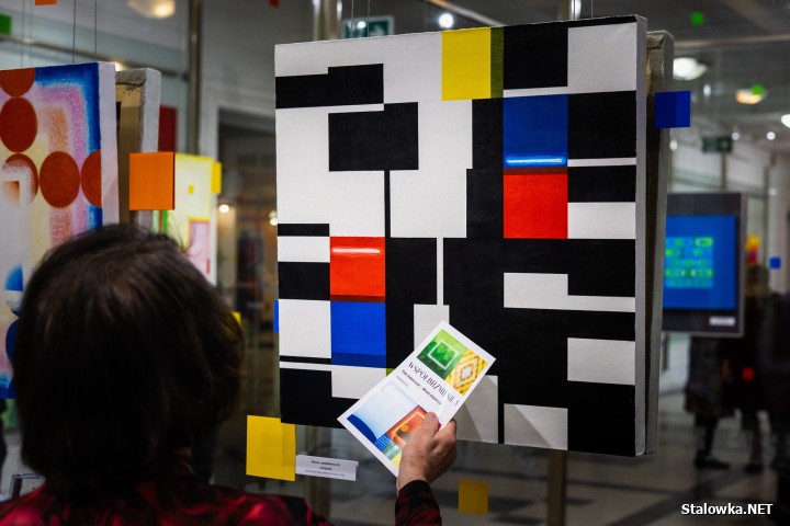 Do 10 marca 2026 roku w Galerii Tło w Miejskim Domu Kultury można oglądać wystawę prezentującą twórczość dwóch artystów, braci bliźniaków - Piotra i Witolda Adamczyków pod tytułem Współbrzmienie 3.