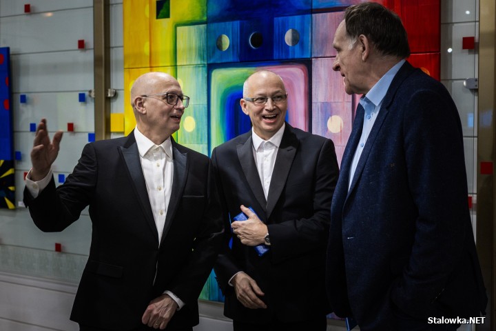 Do 10 marca 2026 roku w Galerii Tło w Miejskim Domu Kultury można oglądać wystawę prezentującą twórczość dwóch artystów, braci bliźniaków - Piotra i Witolda Adamczyków pod tytułem Współbrzmienie 3.