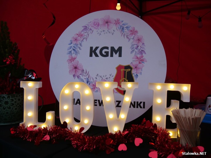 Za nami Miejskie Walentynki na Rynku w Rozwadowie. Wyjątkowe, pełne ciepła i romantycznej atmosfery wydarzenie zgromadziło wiele zakochanych par, ale i wszystkich tych, którzy chcieli wspólnie świętować 14 lutego.