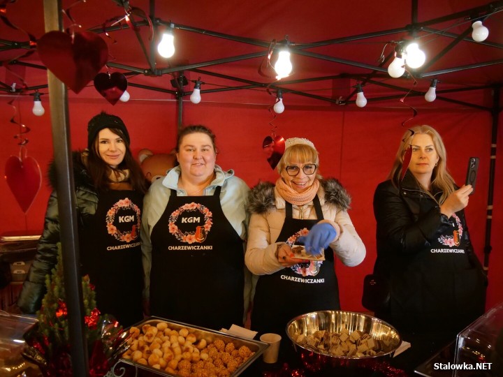 Za nami Miejskie Walentynki na Rynku w Rozwadowie. Wyjątkowe, pełne ciepła i romantycznej atmosfery wydarzenie zgromadziło wiele zakochanych par, ale i wszystkich tych, którzy chcieli wspólnie świętować 14 lutego.