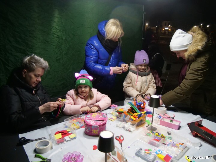 Za nami Miejskie Walentynki na Rynku w Rozwadowie. Wyjątkowe, pełne ciepła i romantycznej atmosfery wydarzenie zgromadziło wiele zakochanych par, ale i wszystkich tych, którzy chcieli wspólnie świętować 14 lutego.