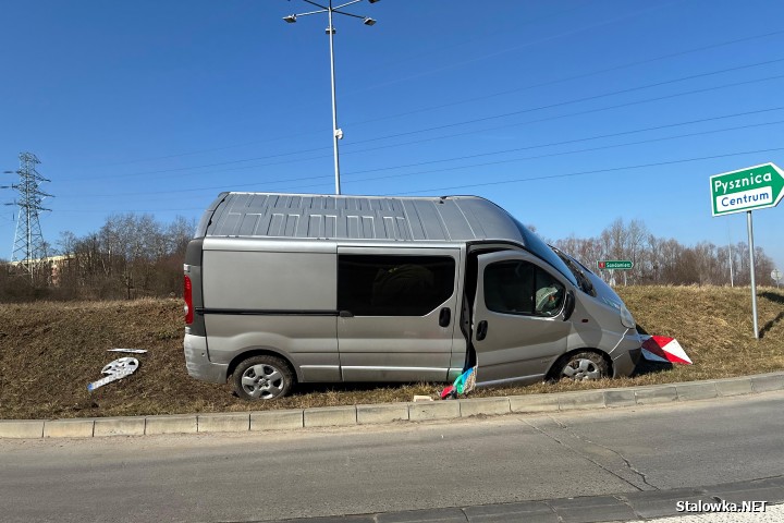 Blisko z 3 promilami 51-latek wjechał na wyspę na rondzie.