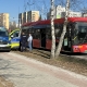Stalowa Wola: Kierowca autobusu miejskiego zahamował na światłach unikając wypadku. 1 osoba ranna