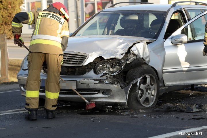 DK77: czołowe zderzenie w Agatówce. Mieszkańcy od lat apelują tam o rondo!