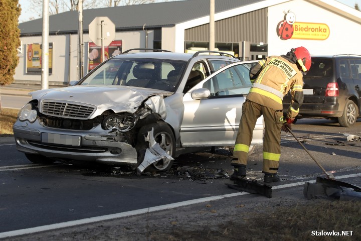 DK77: czołowe zderzenie w Agatówce. Mieszkańcy od lat apelują tam o rondo!