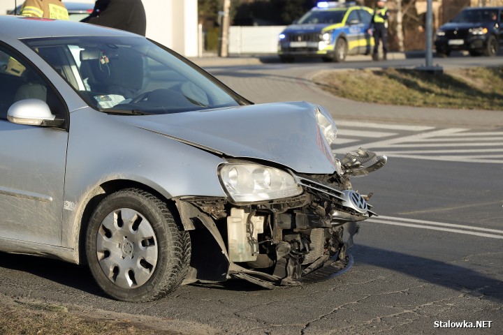 DK77: czołowe zderzenie w Agatówce. Mieszkańcy od lat apelują tam o rondo!