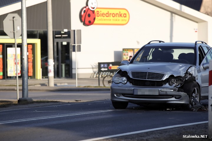 DK77: czołowe zderzenie w Agatówce. Mieszkańcy od lat apelują tam o rondo!