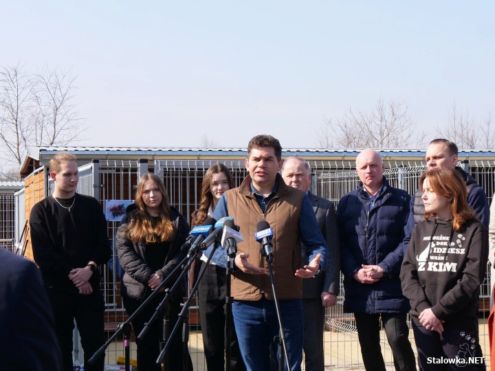 Uroczystość zbiegła się z jubileuszem 10-lecia działalności stowarzyszenia Psia Przystań, która już od dekady ratuje zwierzęta skazane na samotność, głód i strach. 