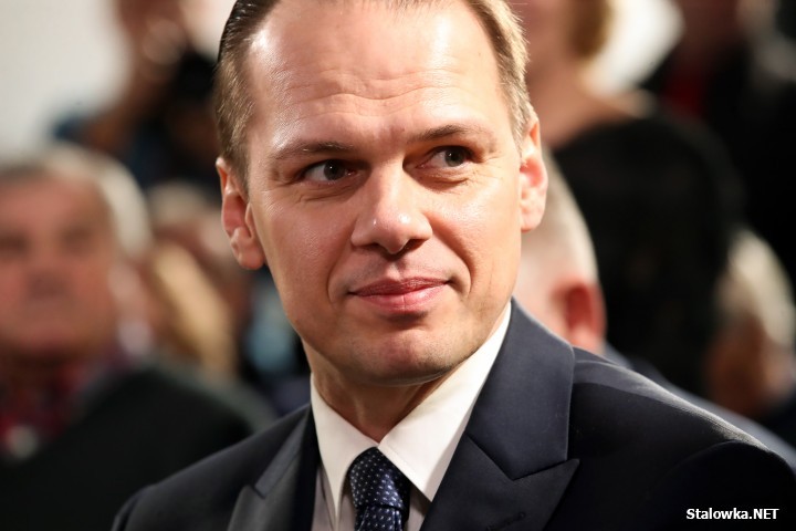 17 marca w Stalowej Woli odbyła się konferencja prasowa posła Rafała Webera (PiS). Jego zdaniem prezydencki projekt SAFE 0 jest korzystniejszy dla Polski.