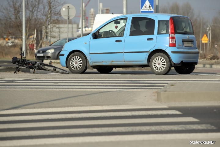 Potrącenie 49-latka na obwodnicy przy galerii VIVO! w Stalowej Woli.