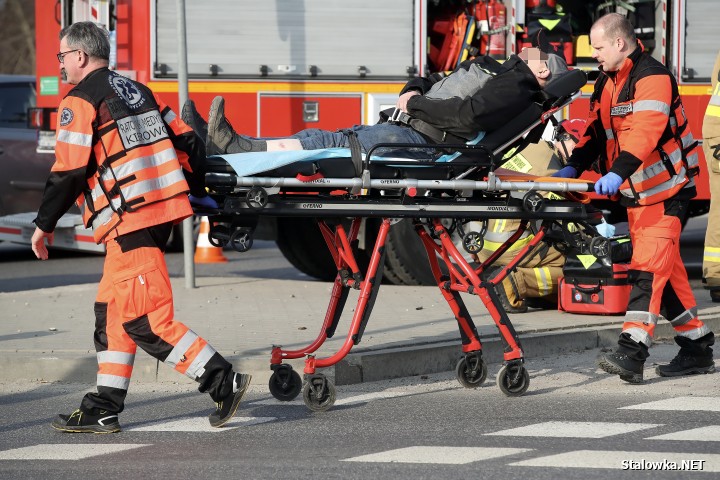 Potrącenie 49-latka na obwodnicy przy galerii VIVO! w Stalowej Woli.