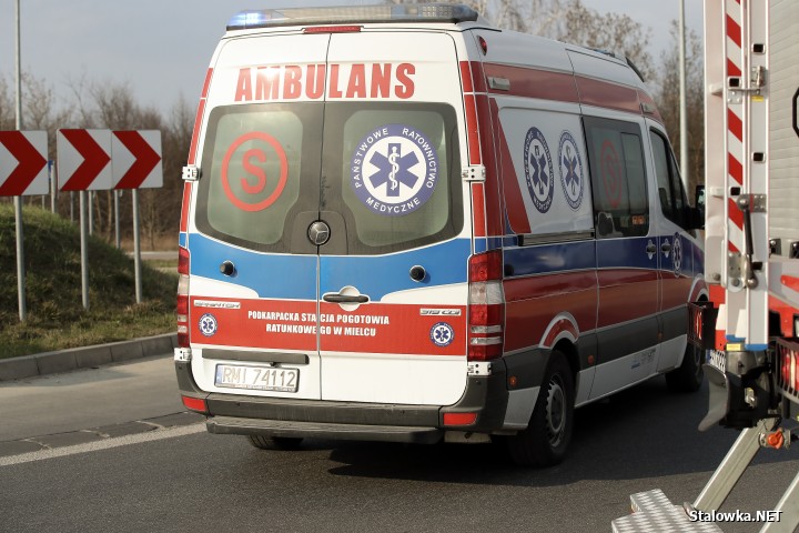 Potrącenie 49-latka na obwodnicy przy galerii VIVO! w Stalowej Woli.