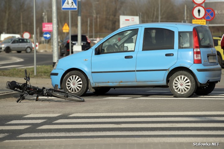 Potrącenie 49-latka na obwodnicy przy galerii VIVO! w Stalowej Woli.