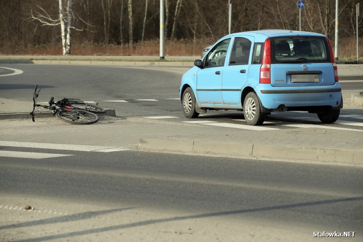 Potrącenie 49-latka na obwodnicy przy galerii VIVO! w Stalowej Woli.