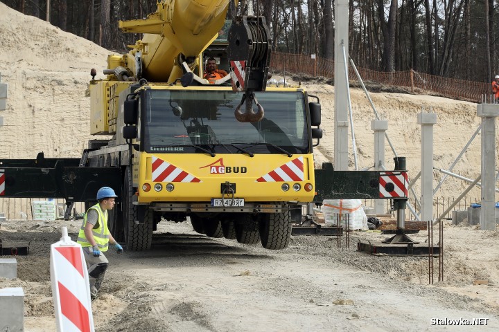 Plac budowy Centrum Sportów Młodzieżowych w Stalowej Woli.