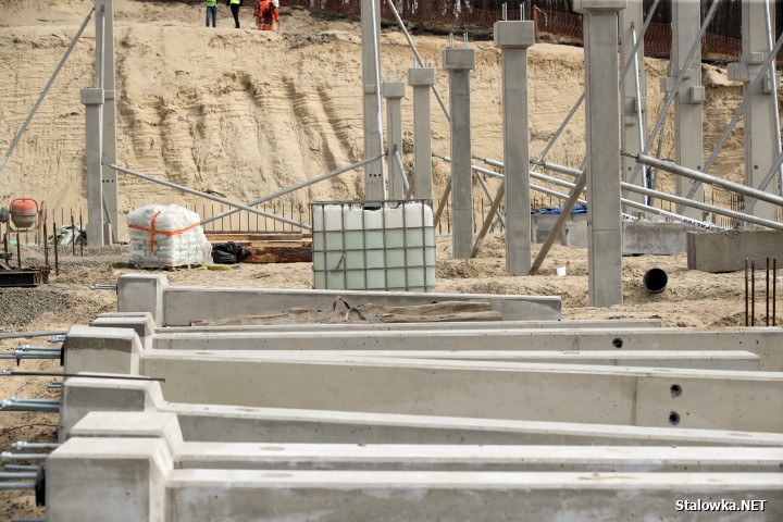 Plac budowy Centrum Sportów Młodzieżowych w Stalowej Woli.