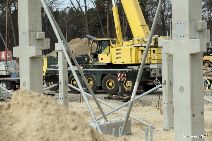 Plac budowy Centrum Sportów Młodzieżowych w Stalowej Woli.