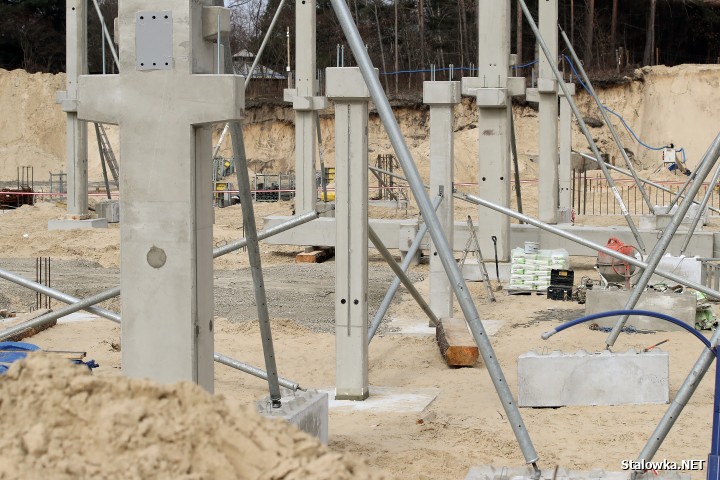 Plac budowy Centrum Sportów Młodzieżowych w Stalowej Woli.