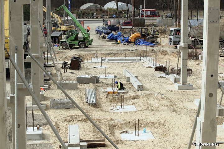 Plac budowy Centrum Sportów Młodzieżowych w Stalowej Woli.