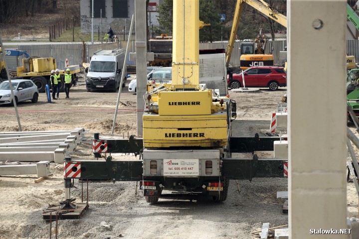 Plac budowy Centrum Sportów Młodzieżowych w Stalowej Woli.