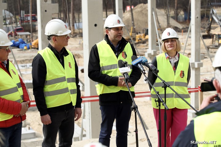 Plac budowy Centrum Sportów Młodzieżowych w Stalowej Woli.