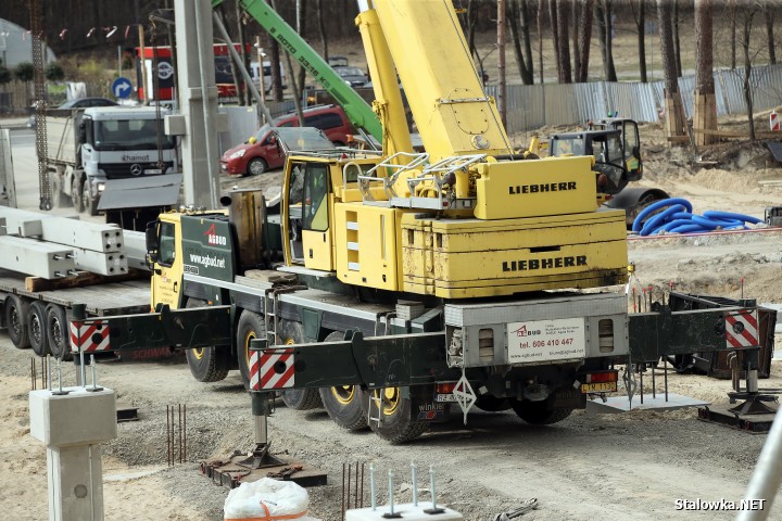 Plac budowy Centrum Sportów Młodzieżowych w Stalowej Woli.