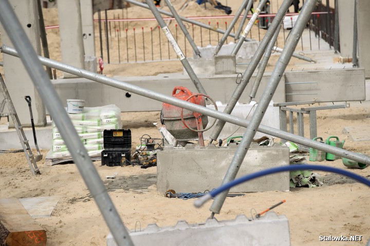 Plac budowy Centrum Sportów Młodzieżowych w Stalowej Woli.