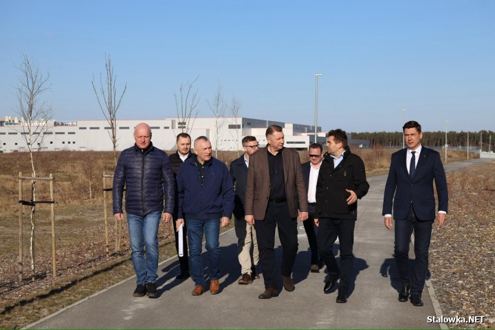 Z materiału wynika, że polityk i potencjalny kandydat na premiera Przenysław Czarnek był na powstającej nowej strefie gospodarczej Euro-Park Stalowa Wola.