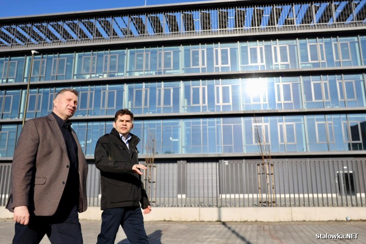 Z materiału wynika, że polityk i potencjalny kandydat na premiera Przenysław Czarnek był na powstającej nowej strefie gospodarczej Euro-Park Stalowa Wola.