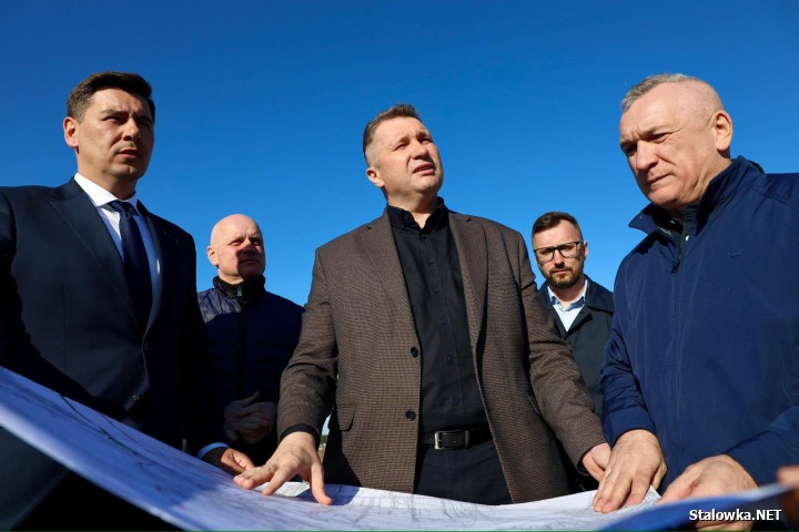 Z materiału wynika, że polityk i potencjalny kandydat na premiera Przenysław Czarnek był na powstającej nowej strefie gospodarczej Euro-Park Stalowa Wola.