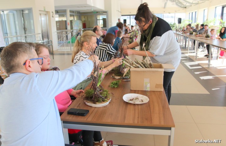 Wydarzenie było doskonałą okazją, by wspólnie przygotować się do nadchodzącej Wielkanocy, a jednocześnie spędzić wartościowy czas w gronie najbliższych i sąsiadów.