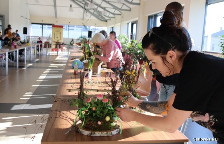 Wydarzenie było doskonałą okazją, by wspólnie przygotować się do nadchodzącej Wielkanocy, a jednocześnie spędzić wartościowy czas w gronie najbliższych i sąsiadów.