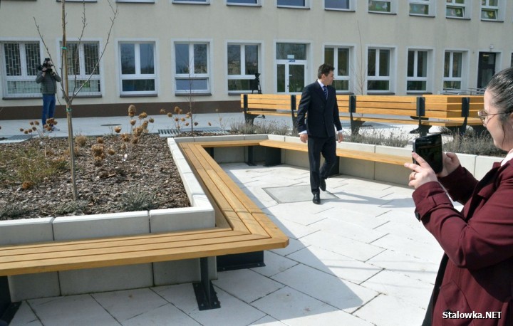 Remonty, jakie przeprowadzono w PSP nr 3 kosztowały 2,5 mln zł, z czego 1,7 to fundusze europejskie. Jeszcze w tym roku ma zostać zrealizowany remont szkolnego ogrodzenia.