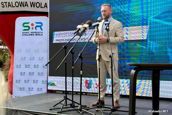 24 marca 2026 roku na terenie miejskiej spółki Sport i Rekreacja władze miasta podpisały umowę z wykonawcą na budową aquaparku Stalowa Wola.