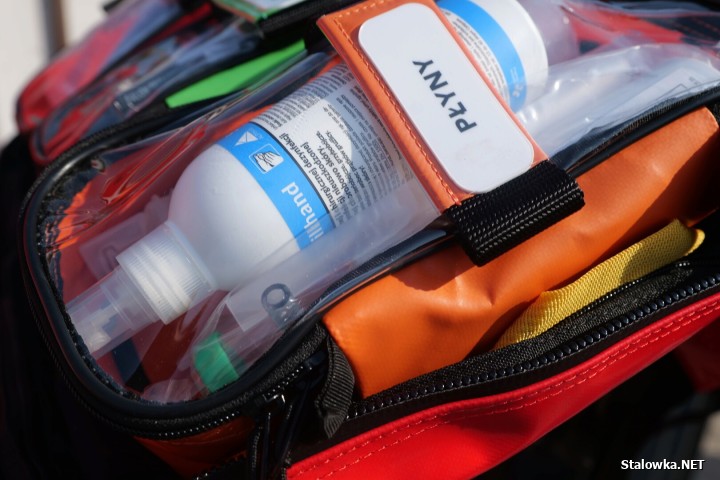 Na mocy podpisanej umowy, do dyspozycji PCK trafił sprzęt o łącznej wartości ponad 112 tys. zł. Wśród przekazanego wyposażenia znalazły się m.in. agregat prądotwórczy, defibrylator AED, zestaw ratownictwa medycznego PSP R1, elektryczny wózek paletowy oraz komora chłodnicza.