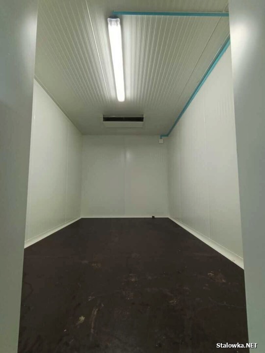 Na mocy podpisanej umowy, do dyspozycji PCK trafił sprzęt o łącznej wartości ponad 112 tys. zł. Wśród przekazanego wyposażenia znalazły się m.in. agregat prądotwórczy, defibrylator AED, zestaw ratownictwa medycznego PSP R1, elektryczny wózek paletowy oraz komora chłodnicza.