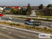 Zazieleniają się kolejne pasy drogowe wzdłuż Alej Jana Pawła II w Stalowej Woli.