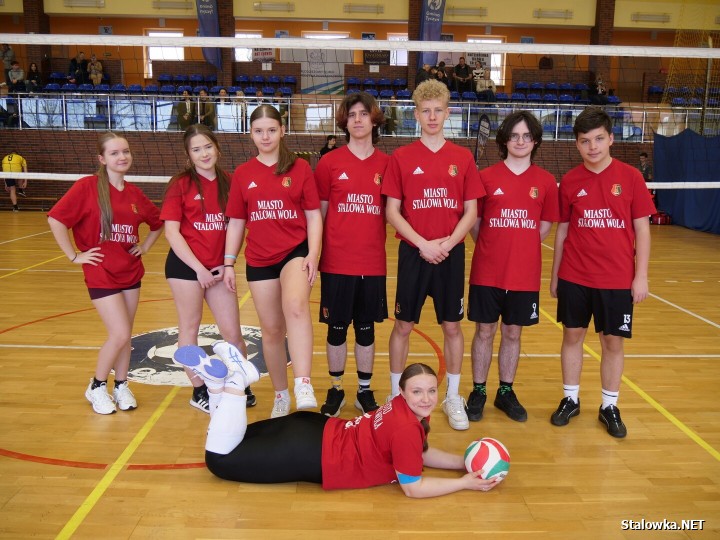 W Tyczynie odbył się Turniej Siatkówki Młodzieżowych Rad Województwa Podkarpackiego, który zgromadził młodych samorządowców z całego regionu. Wśród uczestników nie zabrakło reprezentacji Młodzieżowej Rady Miejskiej w Stalowej Woli, która aktywnie włączyła się w sportową rywalizację. 