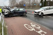 Wypadek na Czarnieckiego za mostem. 3 osoby, w tym małe dziecko trafiły do szpitala.