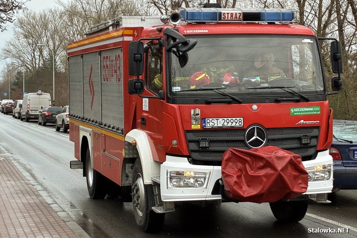 Wypadek na Czarnieckiego za mostem. 3 osoby, w tym małe dziecko trafiły do szpitala.