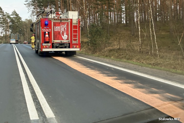 W zdarzeniu nikt nie ucierpiał. Policjanci potraktowali je jako kolizję. Kierowca wojskowej ciężarówki został pouczony.