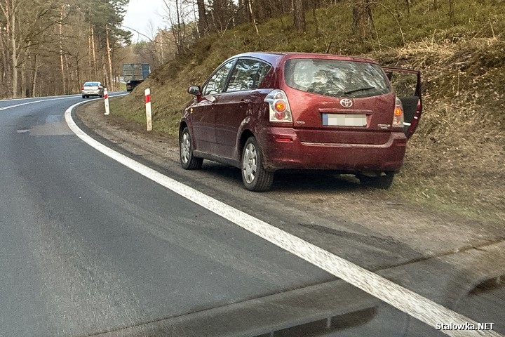 W zdarzeniu nikt nie ucierpiał. Policjanci potraktowali je jako kolizję. Kierowca wojskowej ciężarówki został pouczony.