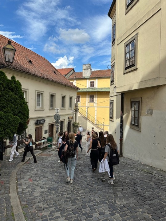 Wycieczka była nie tylko okazją do zobaczenia pięknych miejsc, ale przede wszystkim żywą lekcją historii.