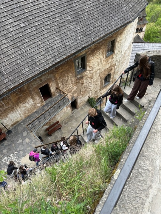 Wycieczka była nie tylko okazją do zobaczenia pięknych miejsc, ale przede wszystkim żywą lekcją historii.