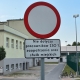 Stalowa Wola: Rodzice wjeżdżają na teren szkoły mimo zakazu