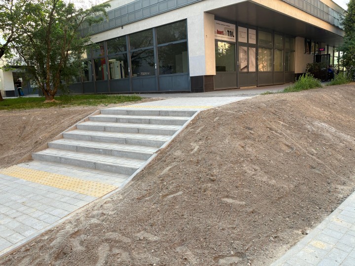 Niepełnosprawni czują się wykluczeni, jeżeli chodzi o przestrzeń przy Centrum 4 w Stalowej Woli.