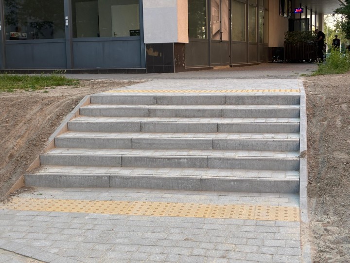 Niepełnosprawni czują się wykluczeni, jeżeli chodzi o przestrzeń przy Centrum 4 w Stalowej Woli.